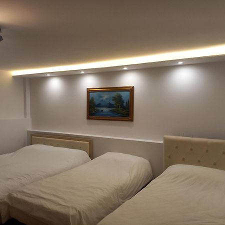 Flowers Guesthouse تيرانا المظهر الخارجي الصورة
