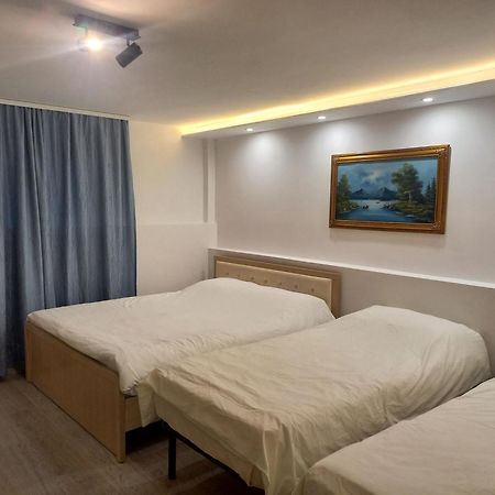 Flowers Guesthouse تيرانا المظهر الخارجي الصورة