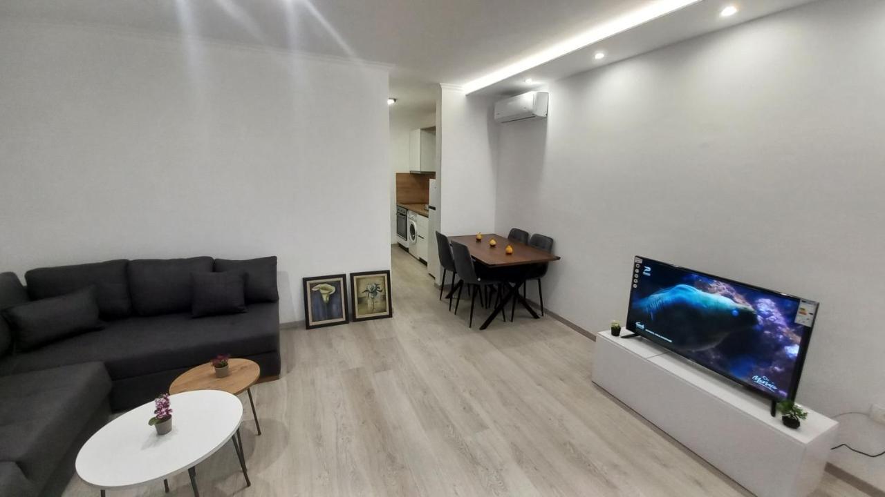 Flowers Guesthouse تيرانا المظهر الخارجي الصورة
