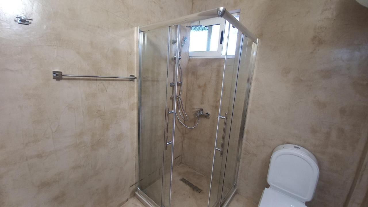 Flowers Guesthouse تيرانا المظهر الخارجي الصورة