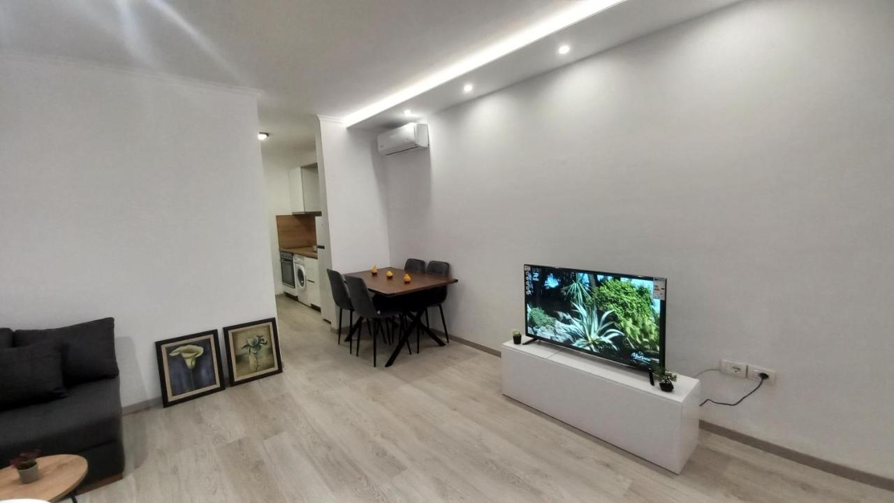 Flowers Guesthouse تيرانا المظهر الخارجي الصورة