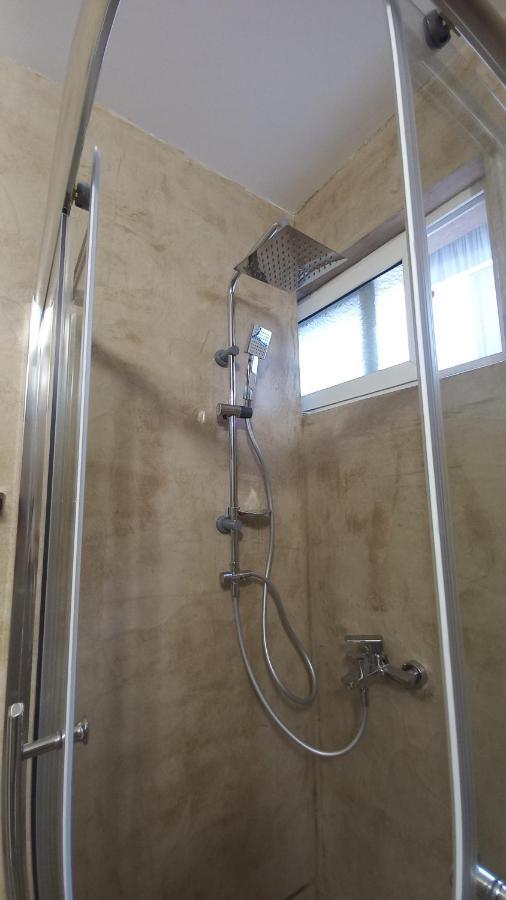 Flowers Guesthouse تيرانا المظهر الخارجي الصورة