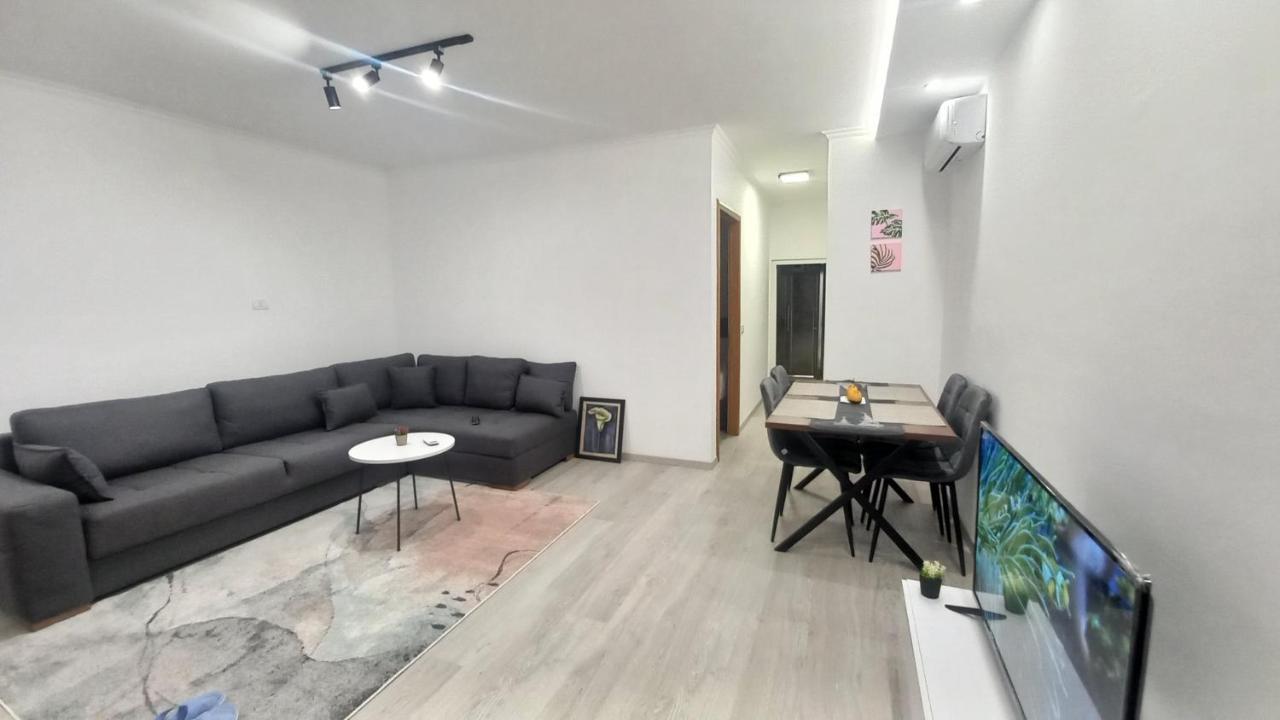 Flowers Guesthouse تيرانا المظهر الخارجي الصورة