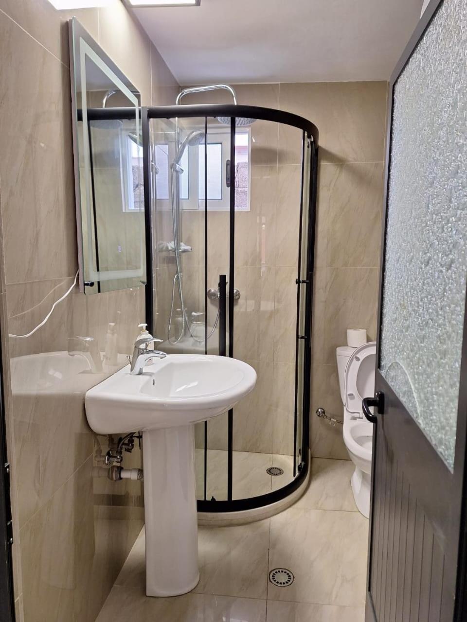 Flowers Guesthouse تيرانا المظهر الخارجي الصورة