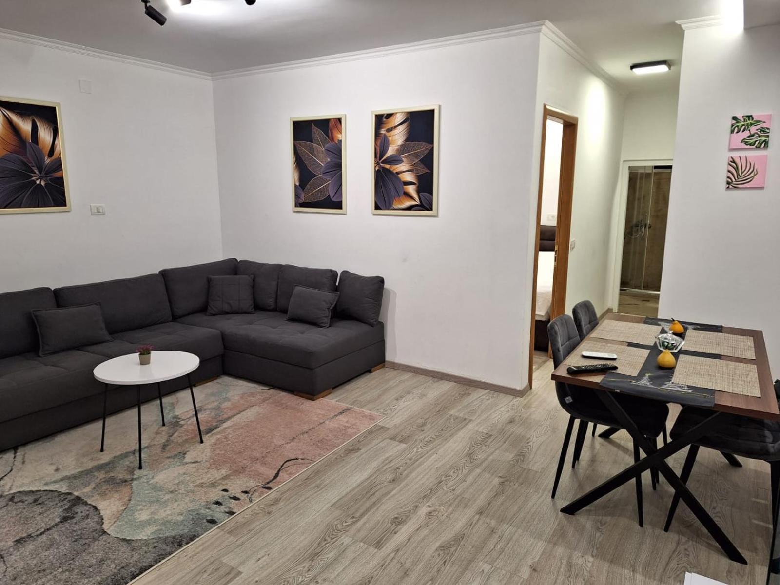 Flowers Guesthouse تيرانا المظهر الخارجي الصورة