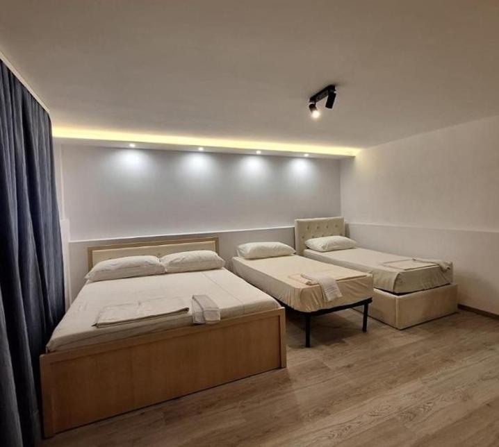 Flowers Guesthouse تيرانا المظهر الخارجي الصورة