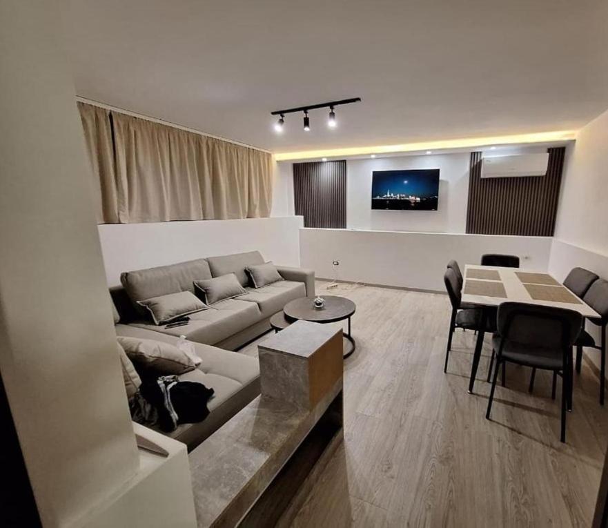 Flowers Guesthouse تيرانا المظهر الخارجي الصورة