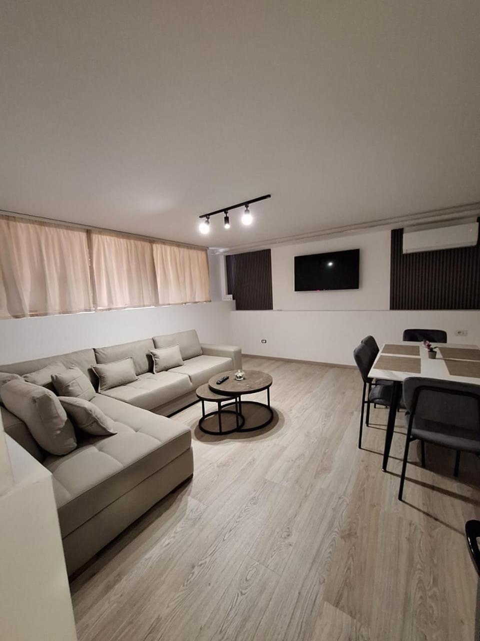 Flowers Guesthouse تيرانا المظهر الخارجي الصورة