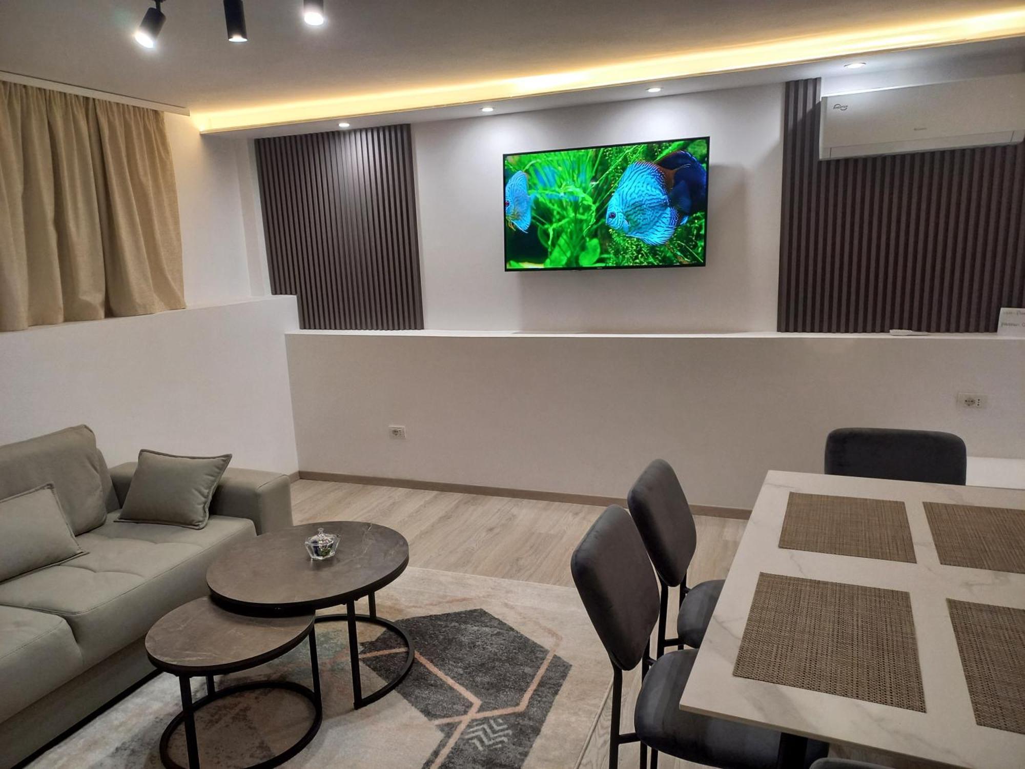 Flowers Guesthouse تيرانا الغرفة الصورة